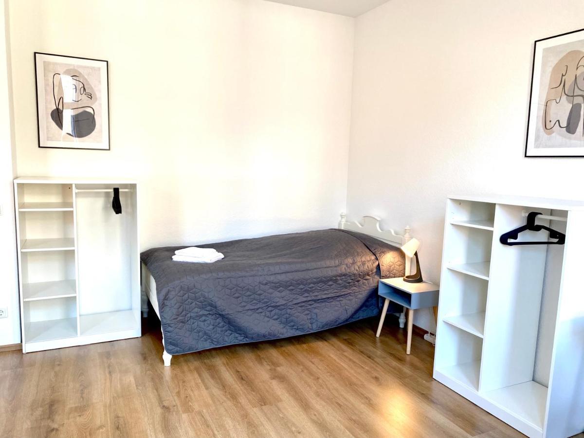 2 Rooms, Free Parking, 25 Min To Duesseldorf, 150 Mbps Wlan Duisburg Luaran gambar