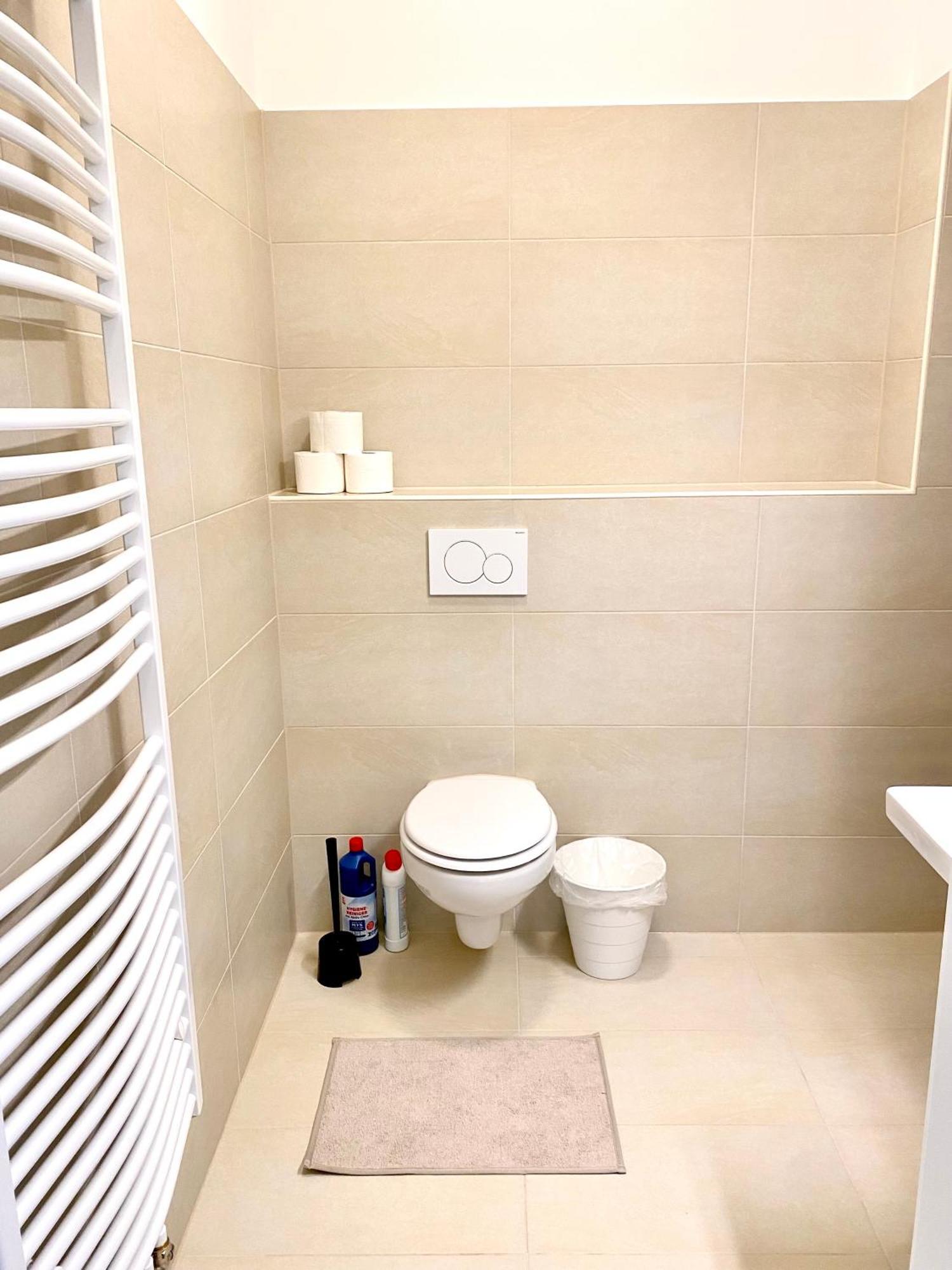 2 Rooms, Free Parking, 25 Min To Duesseldorf, 150 Mbps Wlan Duisburg Luaran gambar
