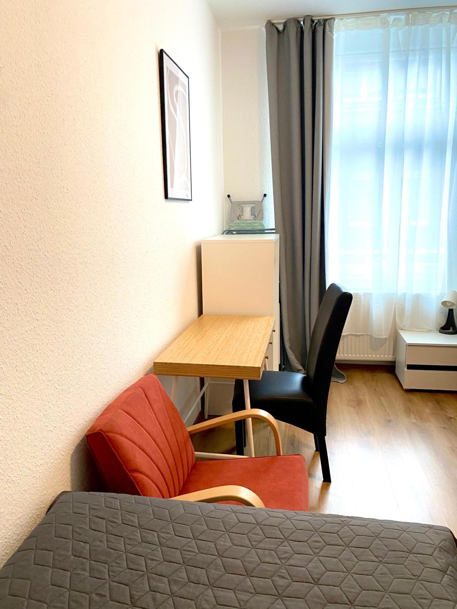 2 Rooms, Free Parking, 25 Min To Duesseldorf, 150 Mbps Wlan Duisburg Luaran gambar